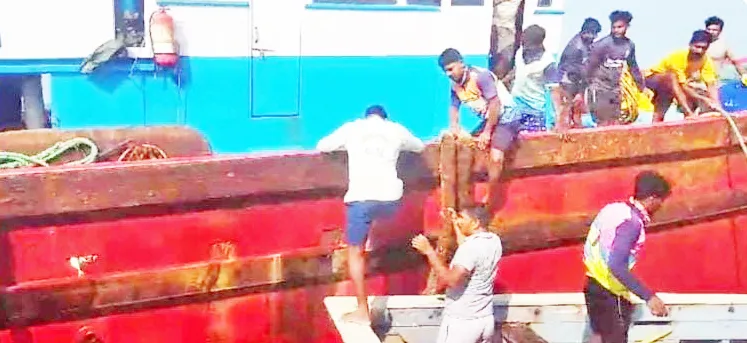 Fishing boat capsizes due to wind in the Arabian Sea
