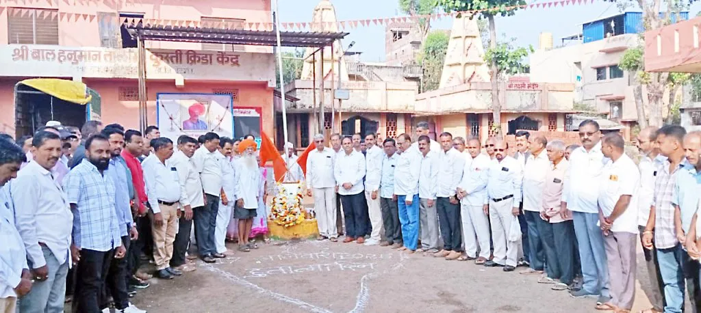 Salute to the martyrs at Kangrali Khurd