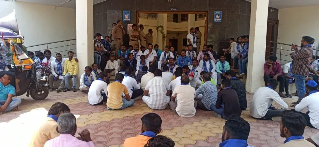 The old chairman building of Kurduwadi Panchayat Samiti should be provided for the beautification of Ambedkar's statue.