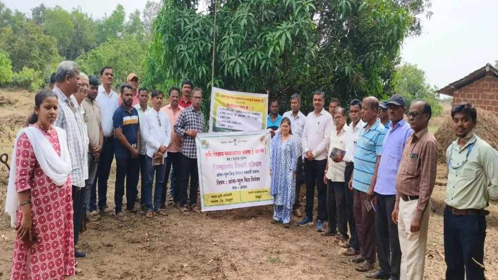 आचऱ्यात शेतकऱ्यांना आंबा -काजू मोहोर संवर्धनाविषयी प्रशिक्षण