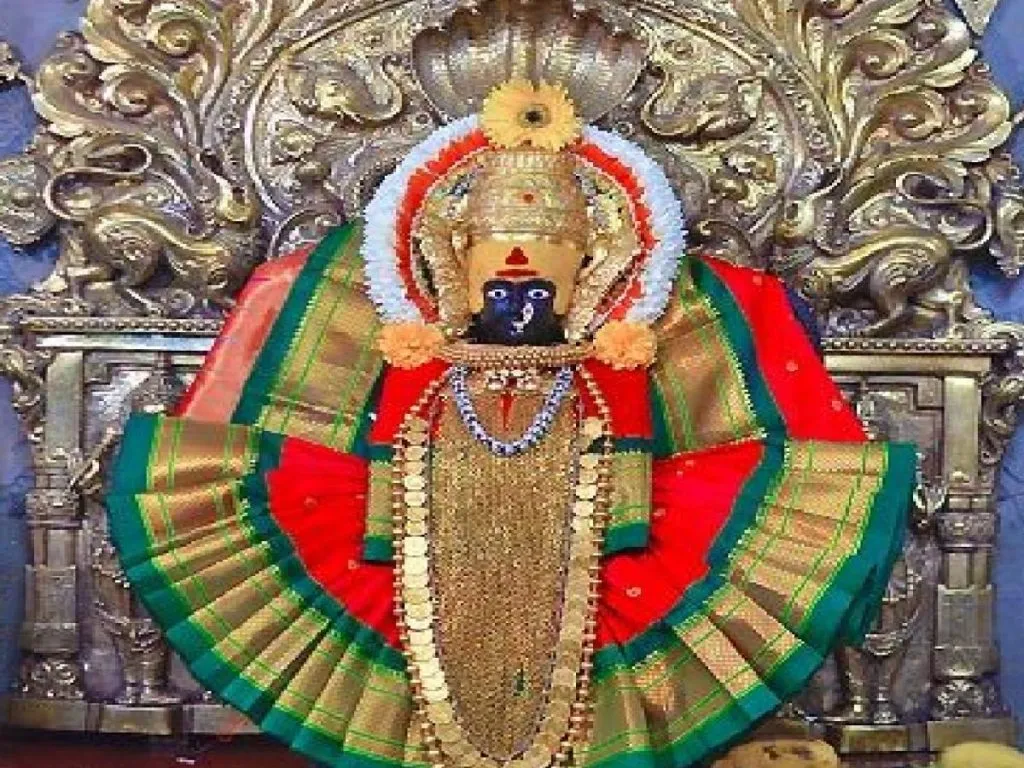 The challenge of crowds of devotees