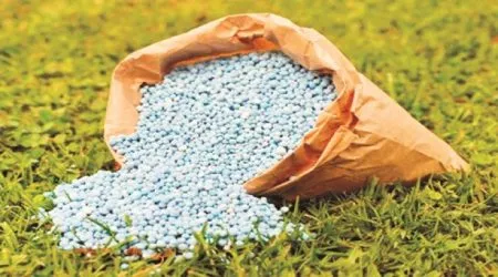 60 हजारांच्या युरियावर 40 हजारांचे ‘लिंकिंग’ 'Linking' of 40 thousand on urea of 60 thousand