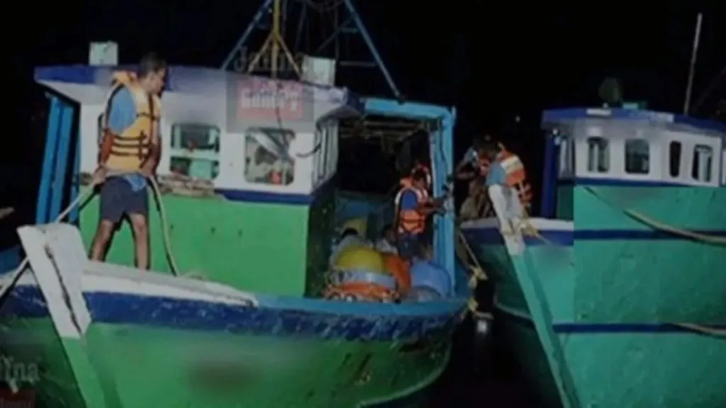 Sri Lankan Navy fires on Tamil Nadu fishermen