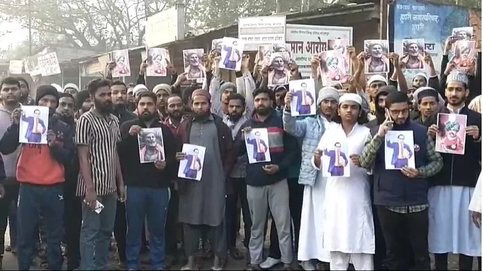 Hammer attack on unauthorized madrasa in Hupari, Kolhapur