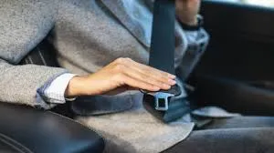 सीटबेल्ट लावा, काळजी घ्या Fasten your seatbelt, be careful.