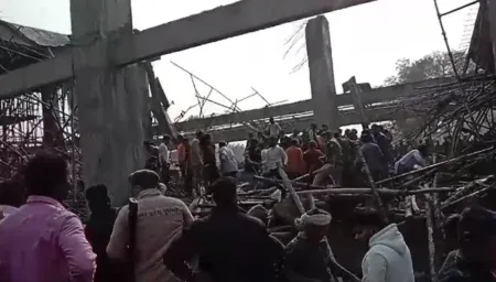 कन्नौज रेल्वे स्थानकाचे छत कोसळून तिघांचा मृत्यू Three killed as roof of Kannauj railway station collapses