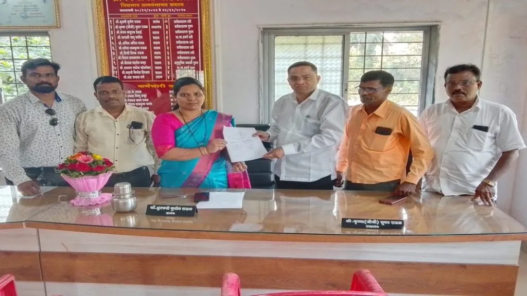 माडखोल उपसरपंच कृष्णा राऊळ यांचा राजीनामा