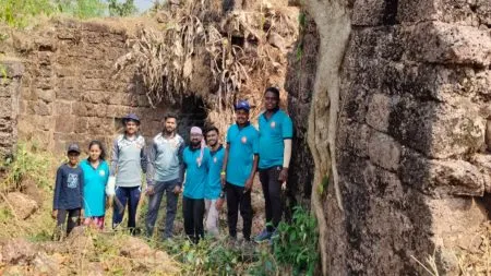 किल्ले निवतीच्या महाप्रवेशद्वाराची स्वच्छता