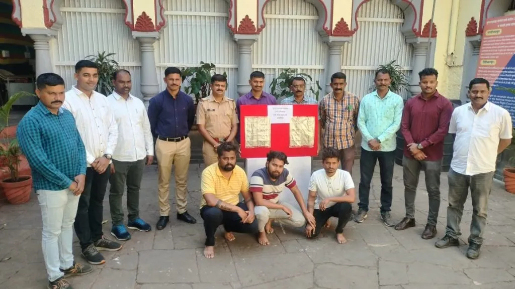 बनावट नोटा चलणात आणणारे तिघे जेरबंद Three arrested for circulating fake currency notes