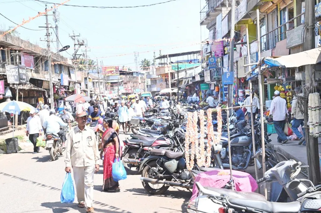 Traffic chaos in Khanapur city