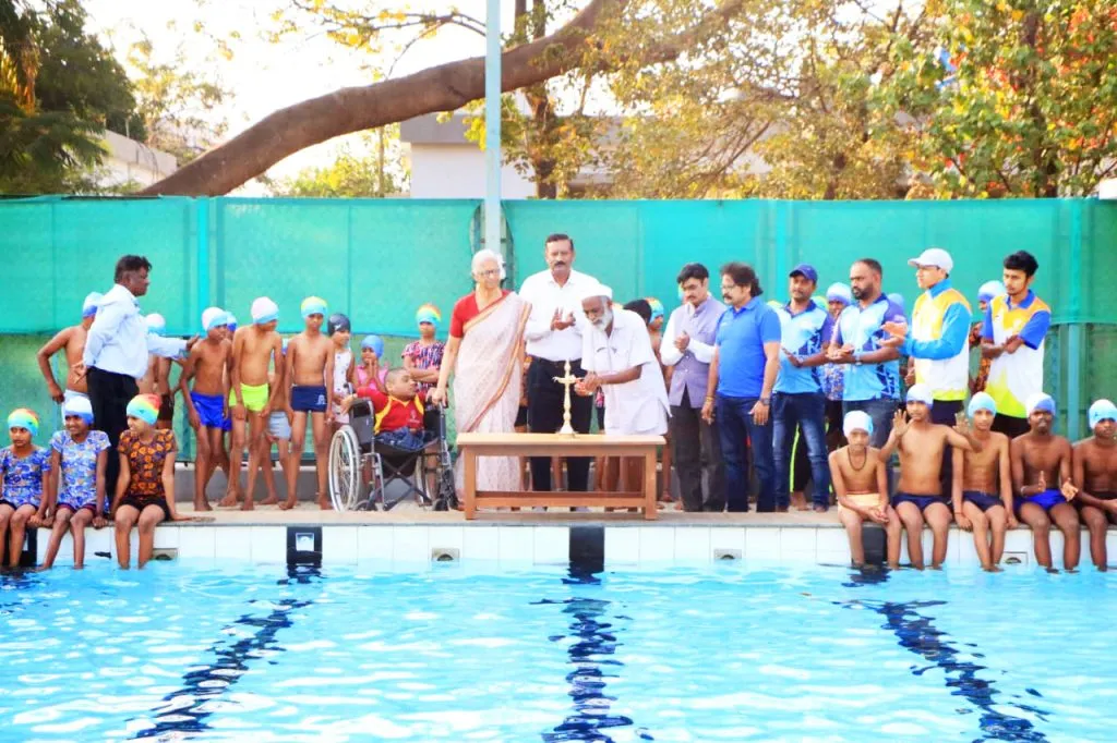 दिव्यांग जलतरण शिबिराला प्रारंभ Swimming camp for the disabled begins
