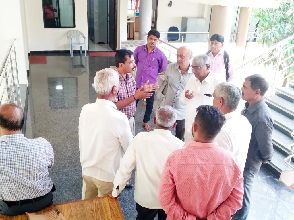 शेतकऱ्यांच्या जीवाशी खेळू नका! Don't play with the lives of farmers!