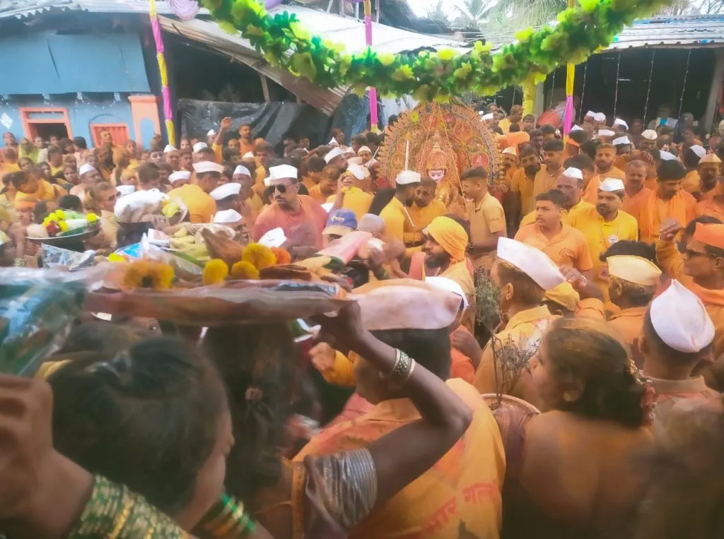 Spontaneous welcome of Goddess Mahari in Old Nandgad