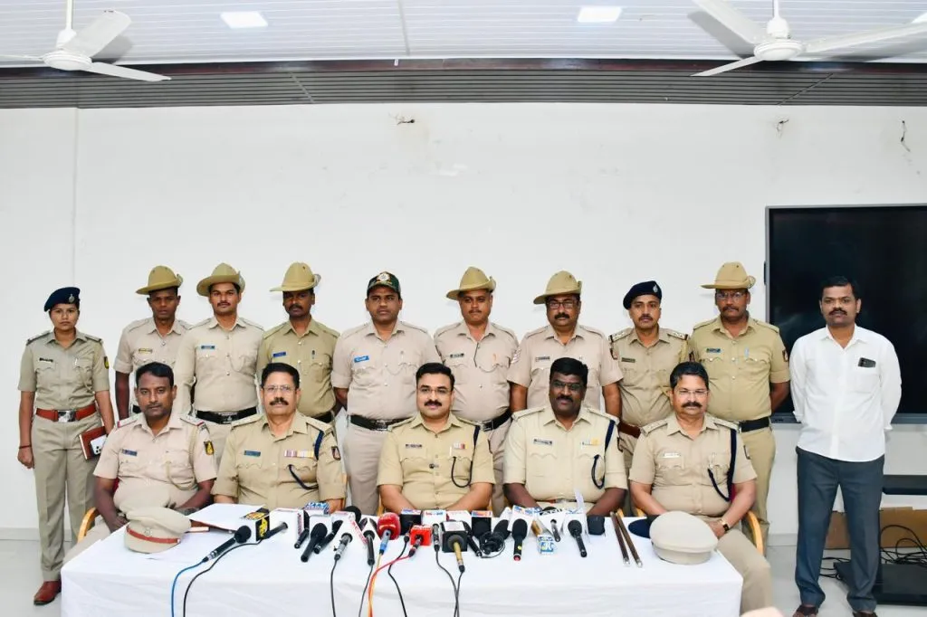 कुख्यात शूटरच्या हत्येप्रकरणी चौघांना अटक Four arrested in connection with the murder of notorious shooter