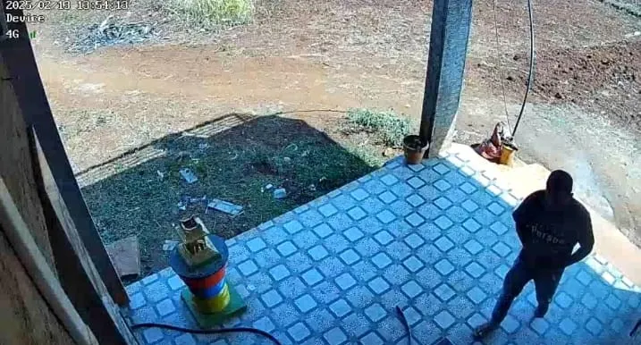 बंद घराचा कडीकोयंडा तोडून चोरी Theft by breaking the locks of a locked house