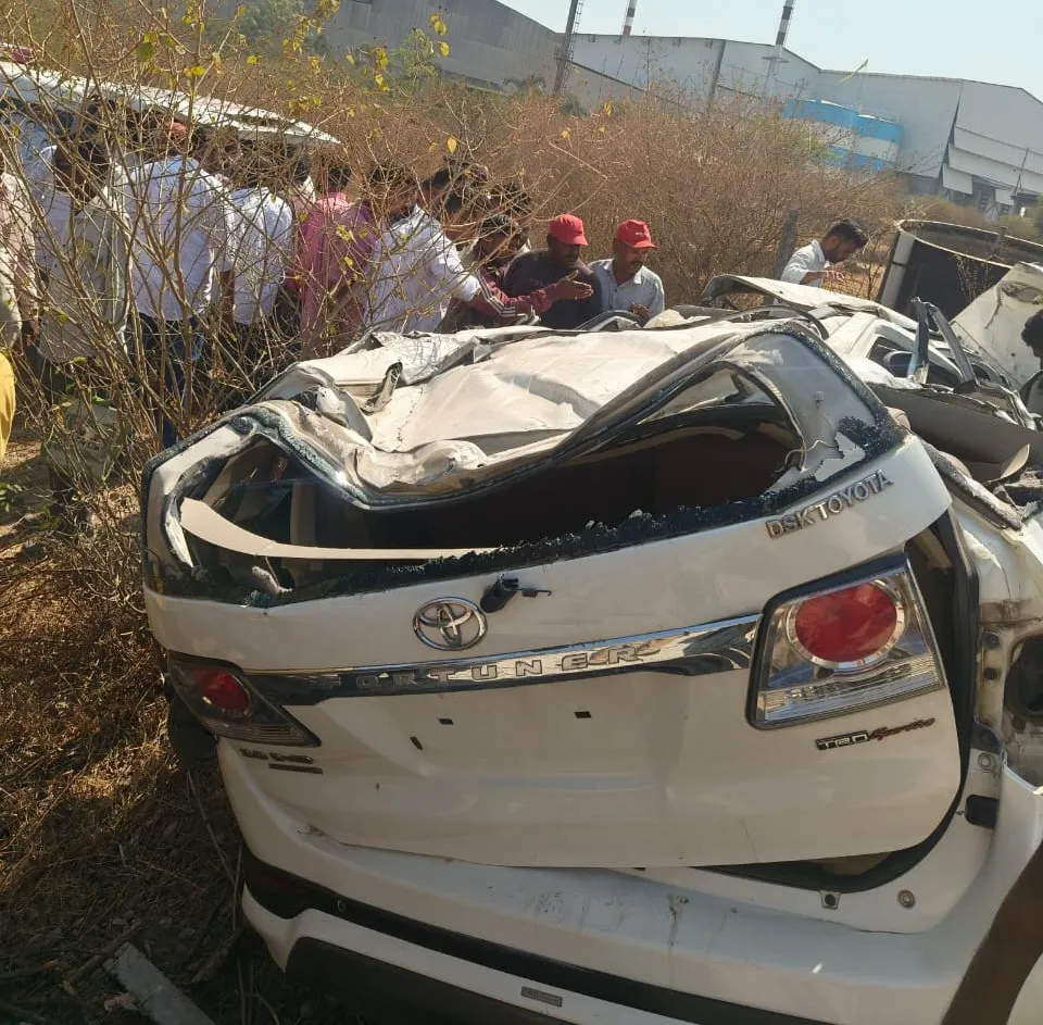 Terrible accident in Yelavee, driver killed on the spot