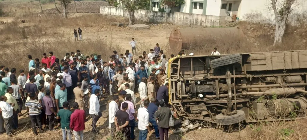 25 injured as Karnataka depot's ST overturns