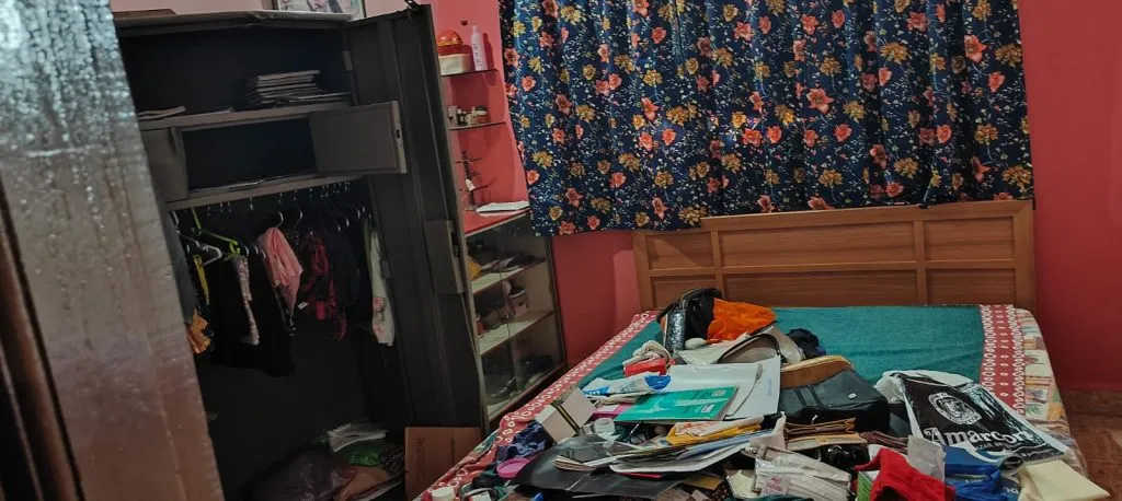 Theft by breaking the locks of a closed house in Saraswati Nagar