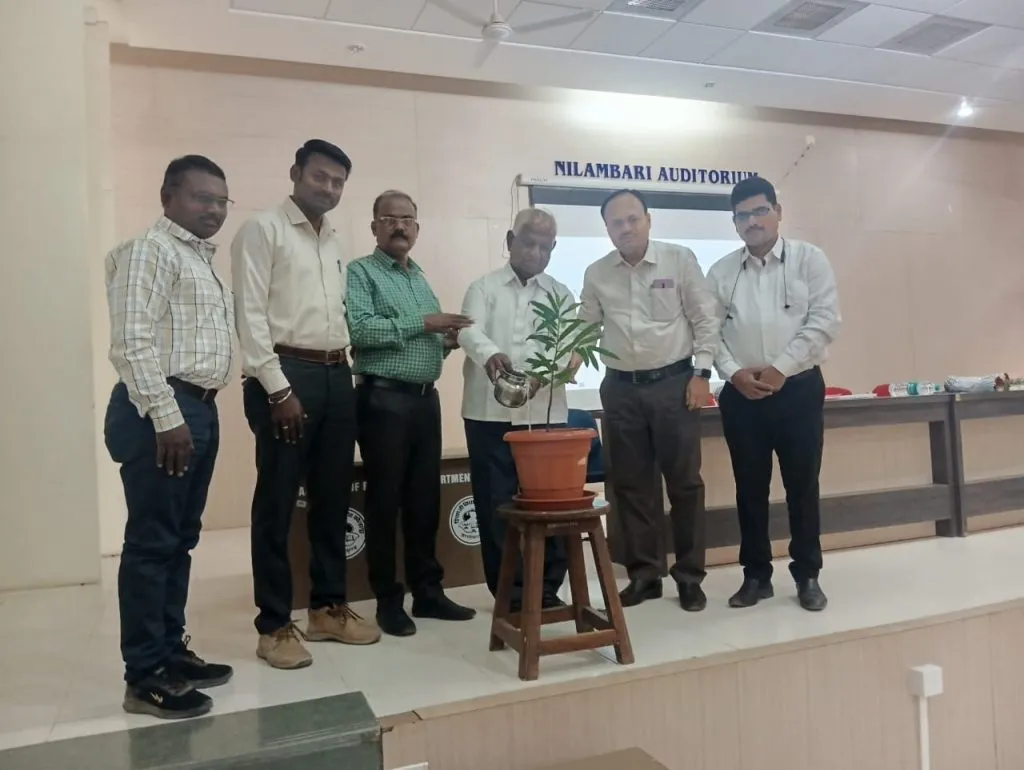 सेवाशर्तीसह कायद्याचा अभ्यास करा Study law with conditions of service