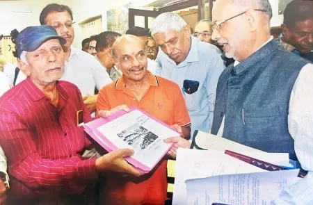 बॅरिकेड्स हटाव संघटनेतर्फे भाषिक अल्पसंख्याक संचालकांना निवेदन Statement from the Barricades Removal Organization to the Director of Linguistic Minorities