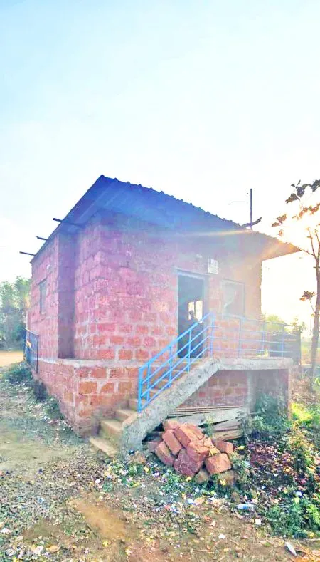 आंबेवाडी क्रॉसजवळ मटका अड्यावर छापा Raid on Matka Adda near Ambewadi Cross