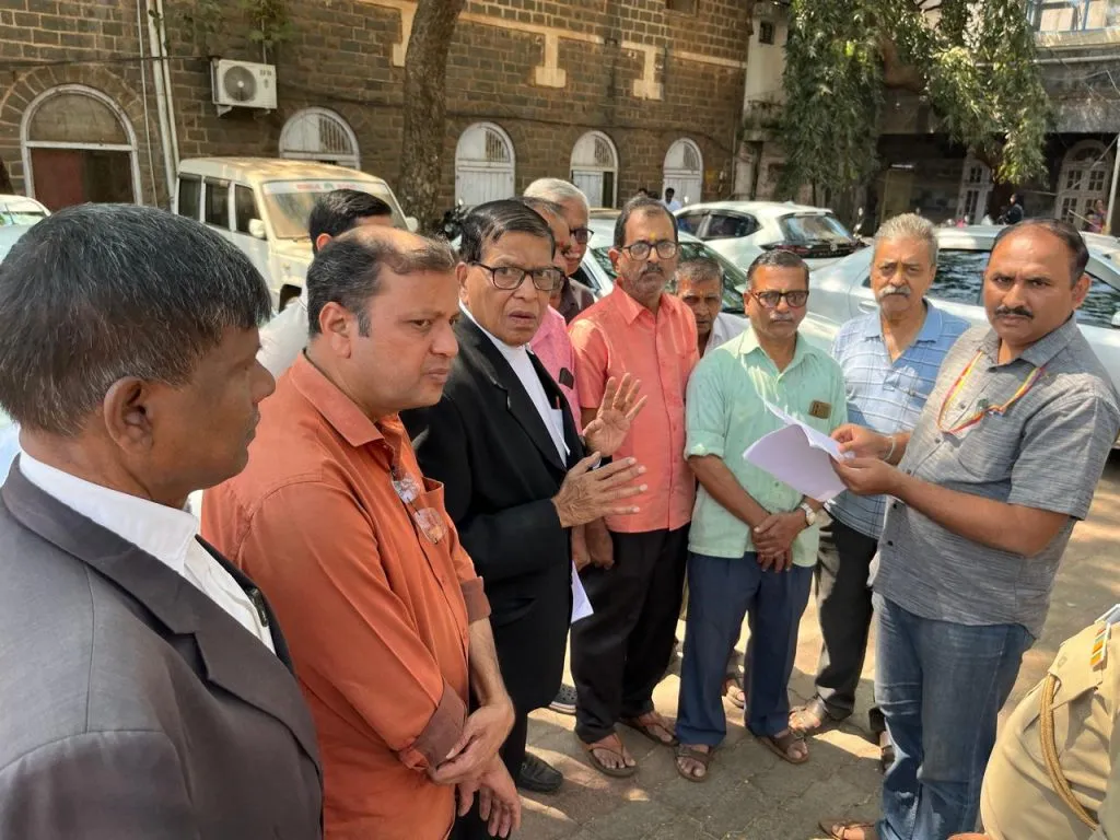 नाथ पै चौक दुकानदारांना टॅक्स चलन देण्यास टाळाटाळ Nath Pai Chowk shopkeepers are reluctant to pay tax challans