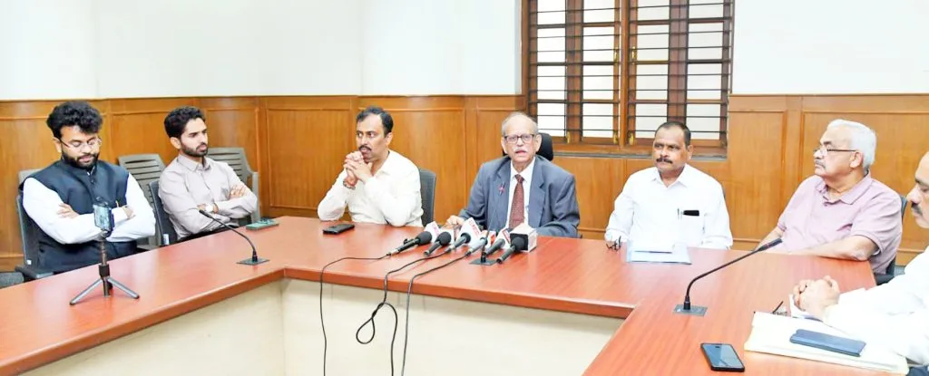 Only four districts have satisfactory per capita income