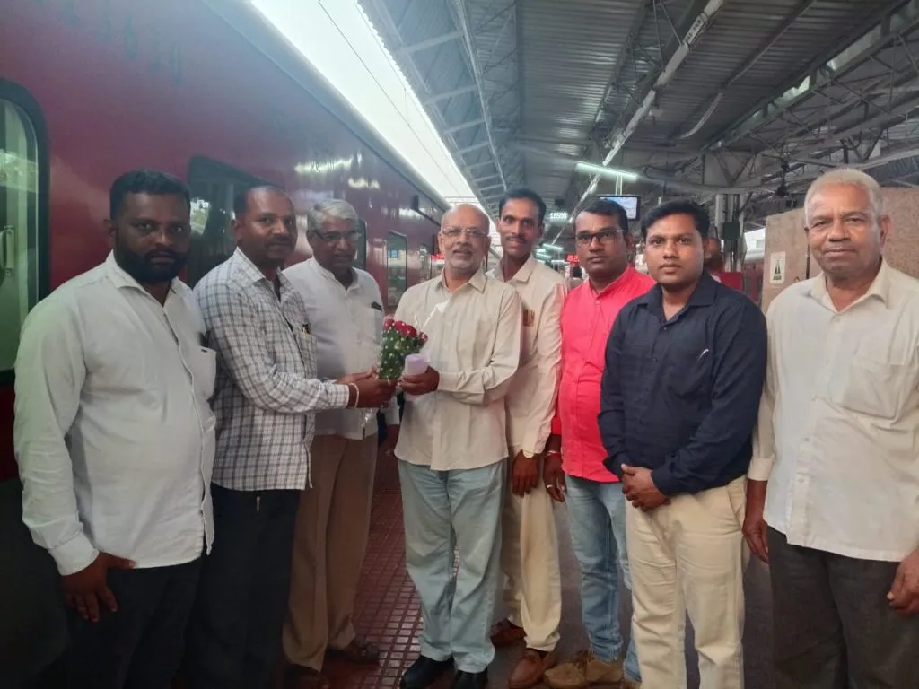 Provide circulars in Marathi to Marathi speakers.