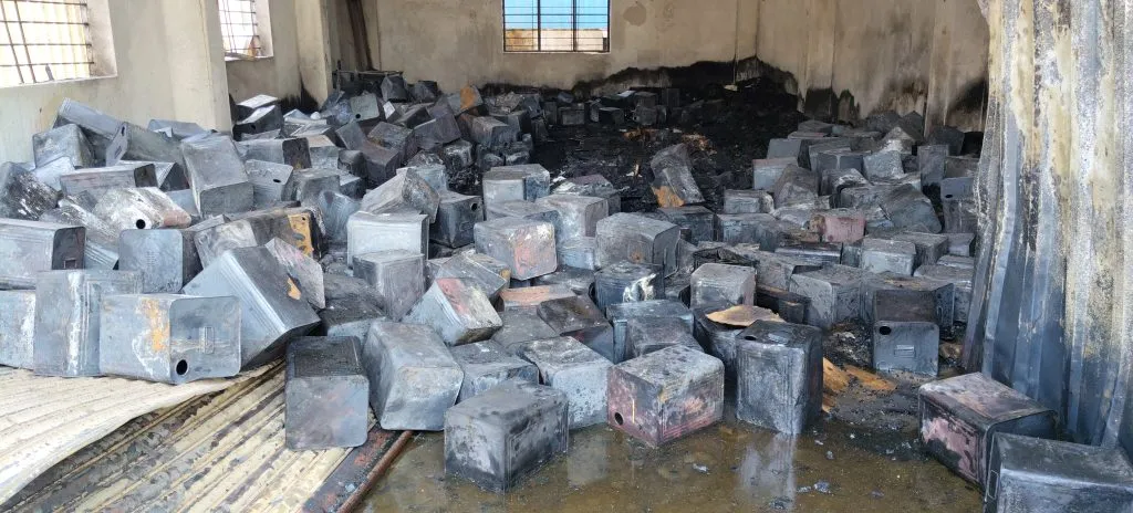 Fire breaks out at edible oil godown in Saval