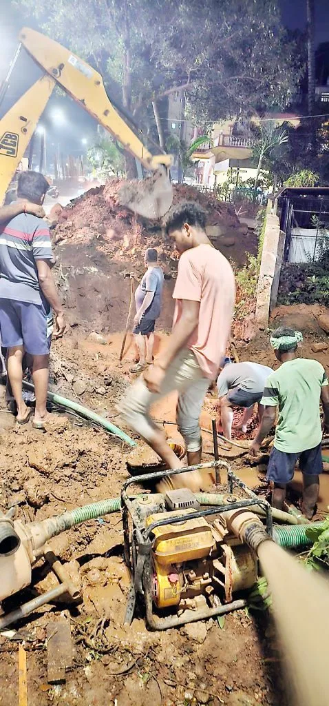 Flood-like situation due to burst water pipe in Bhatle area