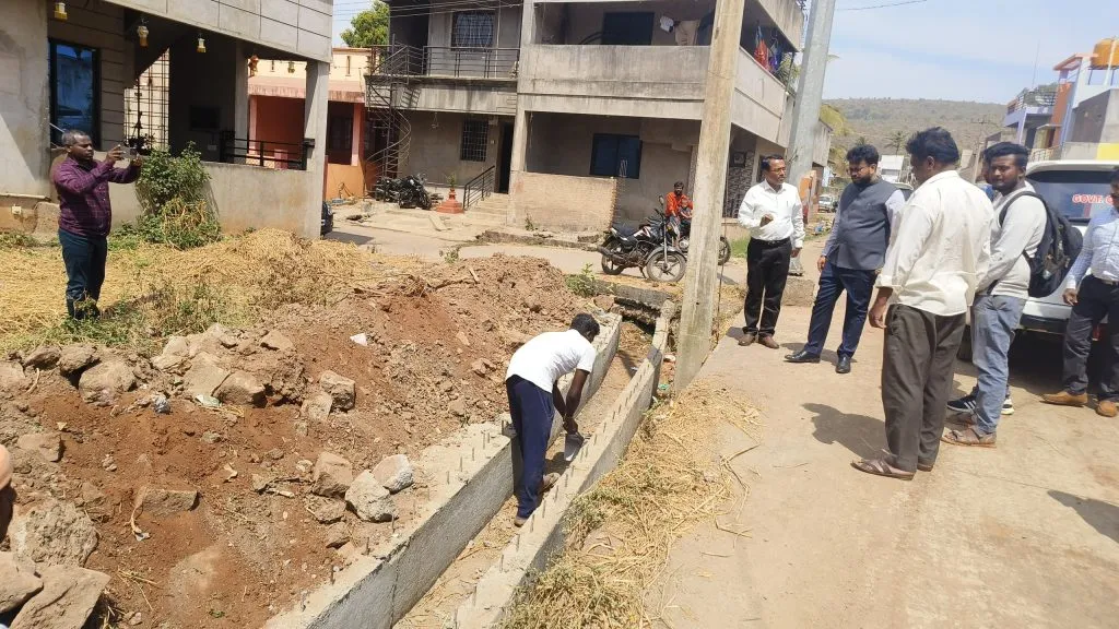 District Panchayat CEO visits Kalkhamb-Muchandi Gram Panchayat