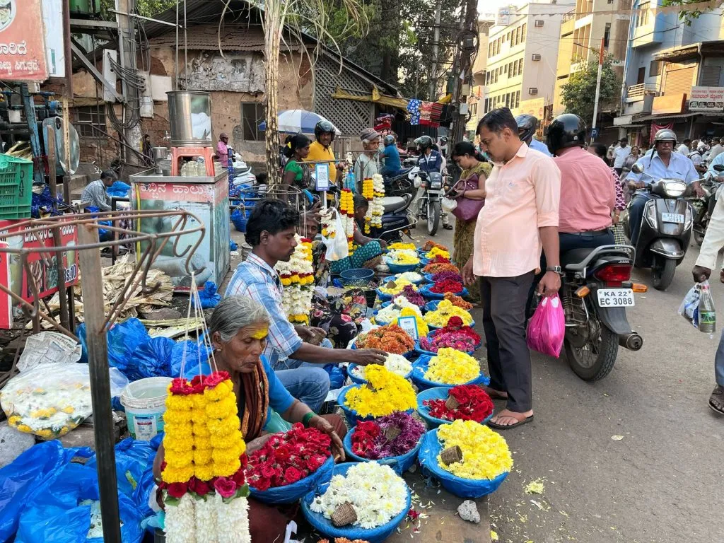 Bustling markets on the eve of Mahashivratri