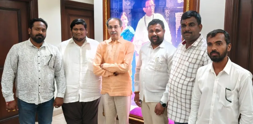 Shubham Shelke meets Uddhav Thackeray