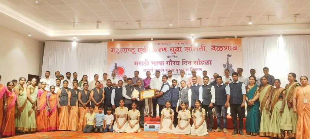 Emphasis should be placed on teaching in the mother tongue in primary schools.