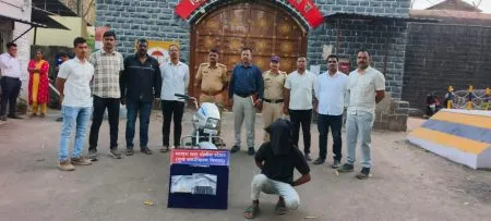 Two arrested for robbing under the pretext of elevator