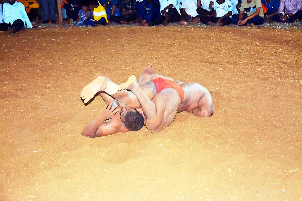 Sachin made Shiva do Charimundya on his knees