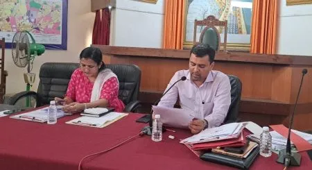 The municipality's budget is 642 crore 99 lakhs.