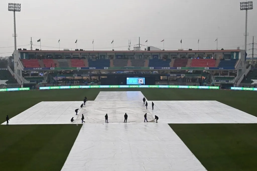 पाक-बांगलादेश सामना पावसामुळे रद्द Pakistan-Bangladesh match called off due to rain