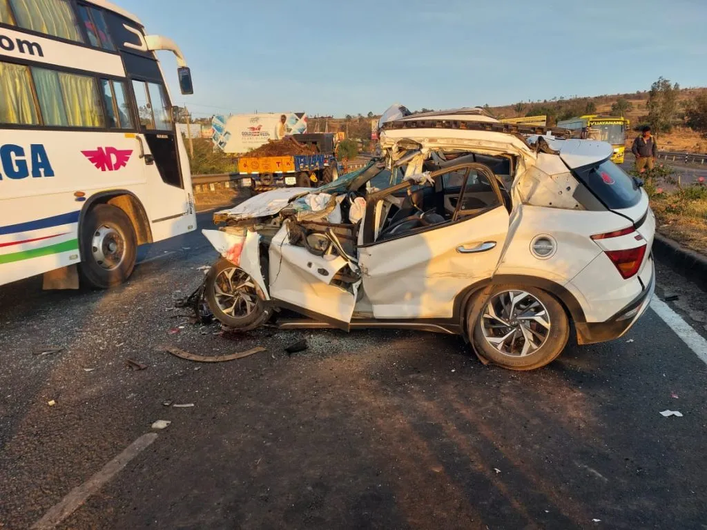 Car hits truck, female doctor killed