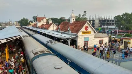 कोल्हापूर रेल्वे 134 वर्षानंतरही एकाच ट्रॅकवर Kolhapur Railway on the same track even after 134 years