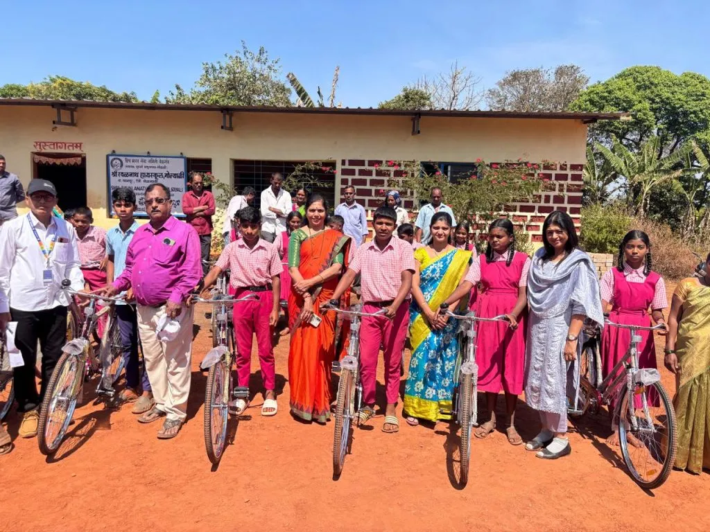 Women's Credit Sauhard Society donates bicycles to high school