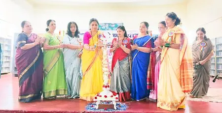 लोकसाहित्यातील माणसाची जीवनशैली निसर्गसन्मुख Man's lifestyle in folklore is nature-oriented