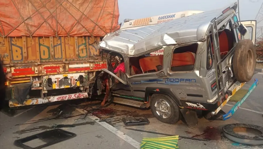 महाकुंभमेळ्याला जाताना बिदरच्या 5 जणांचा मृत्यू 5 people from Bidar die while going to Mahakumbh Mela