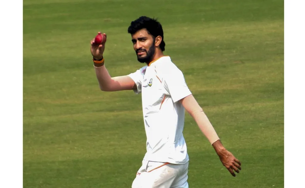 Vidarbha, Gujarat move towards semi-finals