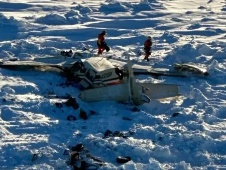 अलास्का विमान अपघातात पायलटसह 10 ठार 10 killed, including pilot, in Alaska plane crash