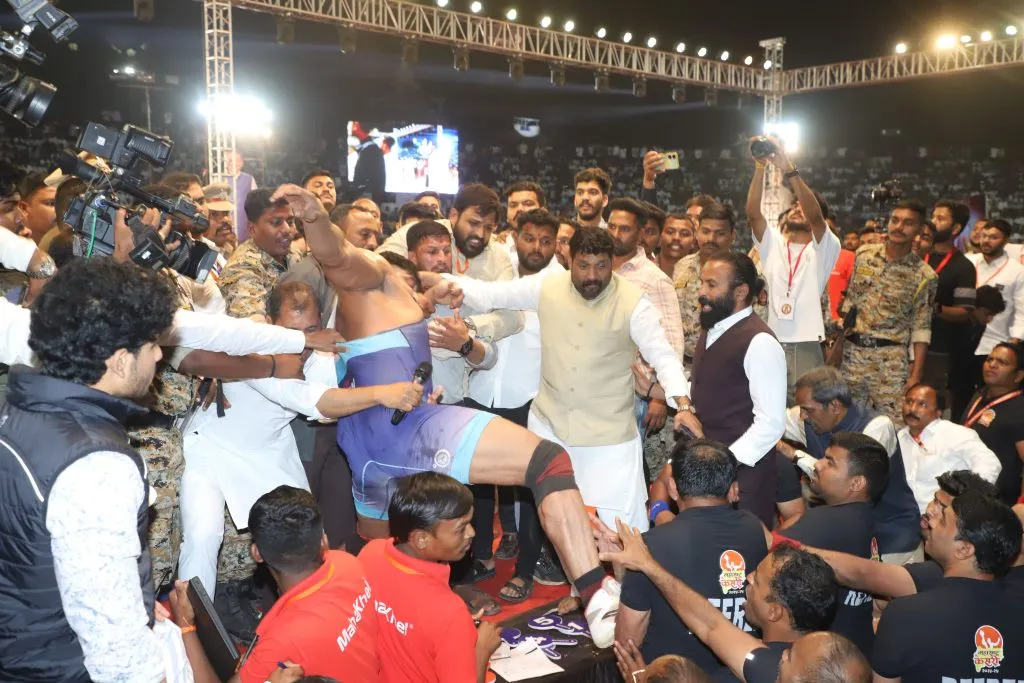 कुस्तीत मस्ती Wrestling fun