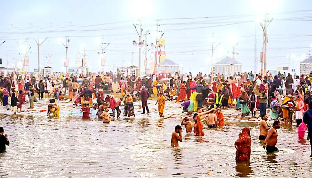 कुंभमेळ्यातील भाविक 50 कोटी पार Devotees at Kumbh Mela cross 50 crore mark