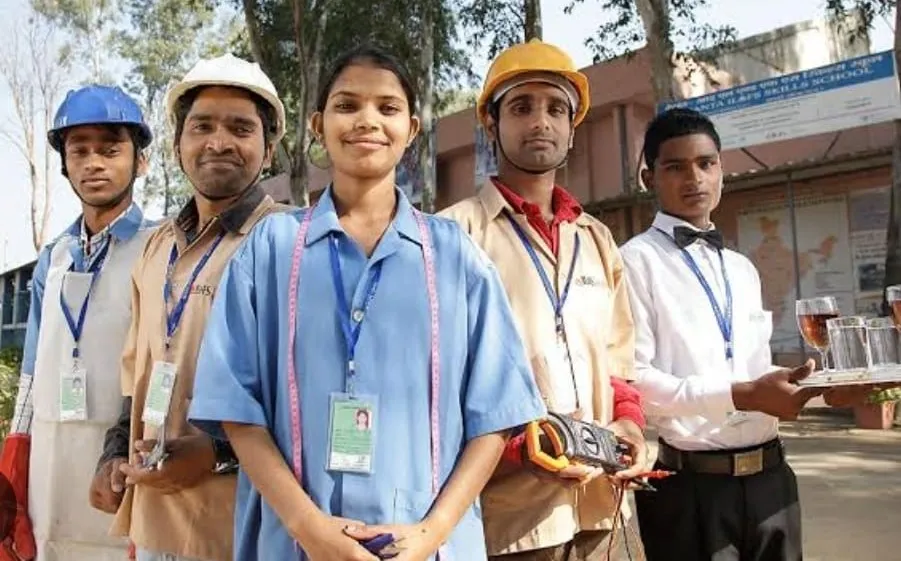 मुख्यमंत्री युवा कौशल्य प्रशिक्षणार्थींना पुन्हा सामावून घेण्याची मागणी Chief Minister demands readmission of youth skill trainees