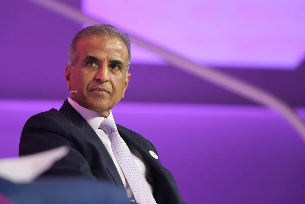 सुनील मित्तल यांच्या कंपनीने एअरटेलमधील हिस्सेदारी विकली Sunil Mittal's company sells stake in Airtel