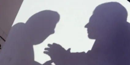 मोबाईल स्टेट्सवरून जकातवाडीत पेटला वाद Controversy erupts in Zakatwadi over mobile status